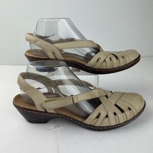 Clarks Bendables Womens 10 Beige Leather Sandals Close Toe Wedge Heel